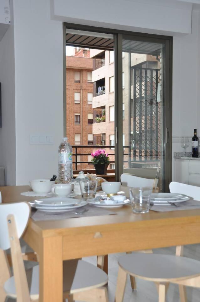 Apto La Estambrera I I Wifi Y Aire Acondicionado ログローニョ エクステリア 写真